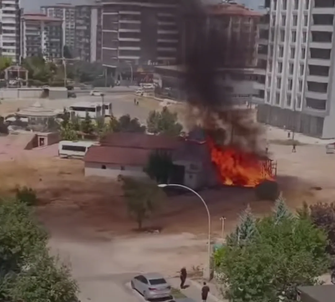 Malatya Güngör Caddesi’nde patlama sonrası yangın çıktı