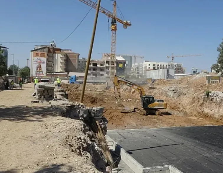 Malatya’da Şantiyede Merdivenden Düşen İşçi Yaralandı