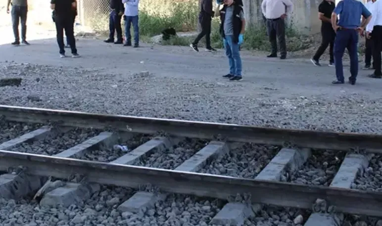 Malatya’da Yük Treni Çarpan Adam Hayatını Kaybetti