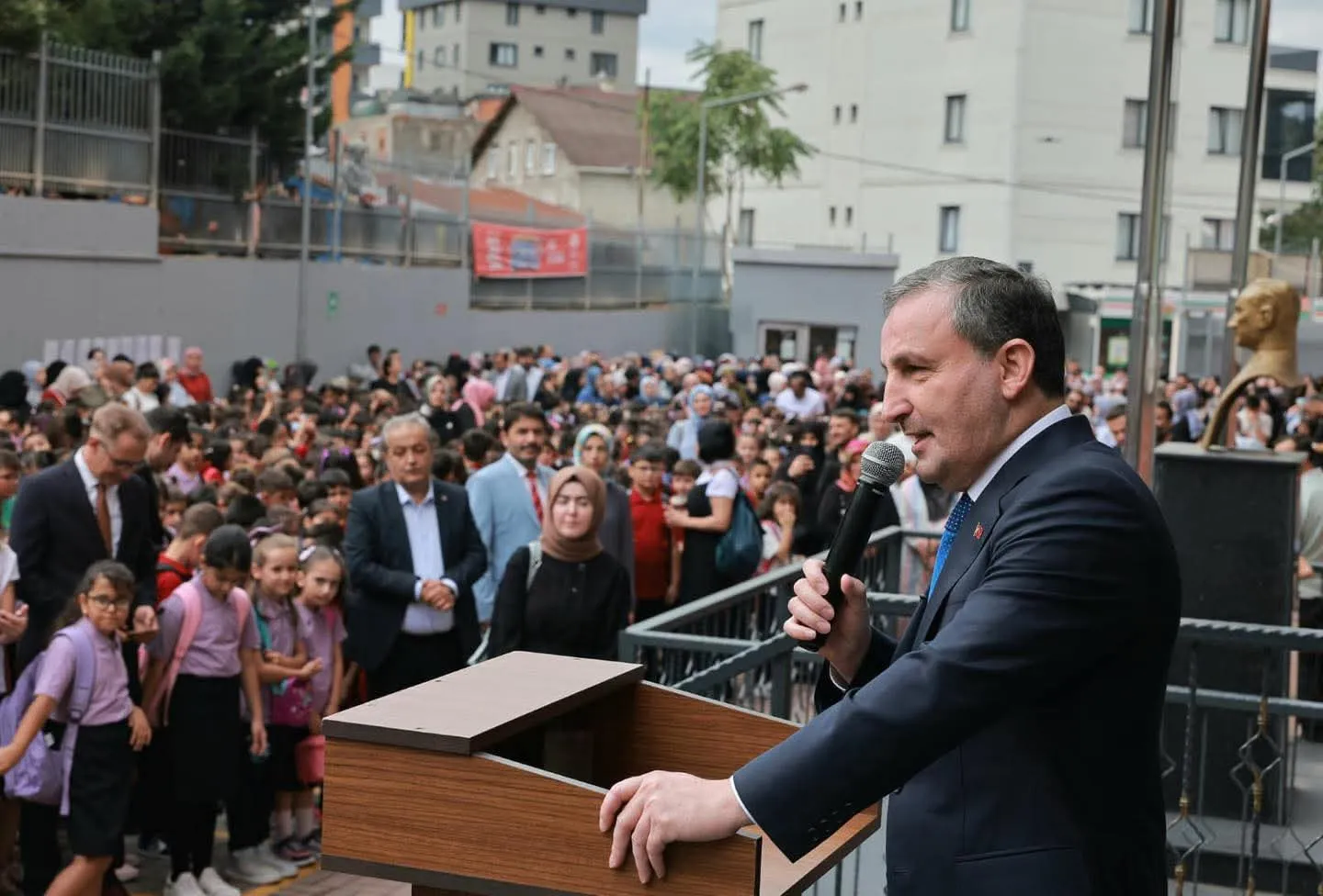 Sultanbeyli Belediyesi’nden 9 Bin Öğrenciye Destek