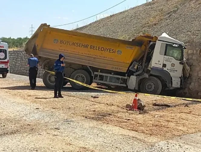 Malatya'da Hafriyat Kamyonu Kazası: Sürücü Yaşamını Yitirdi