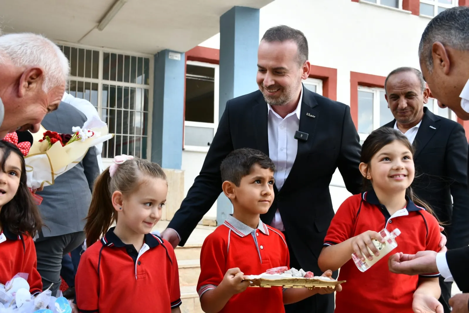 Maginder’den Öğrencilere 3000 Çanta Ve Kırtasiye Desteği