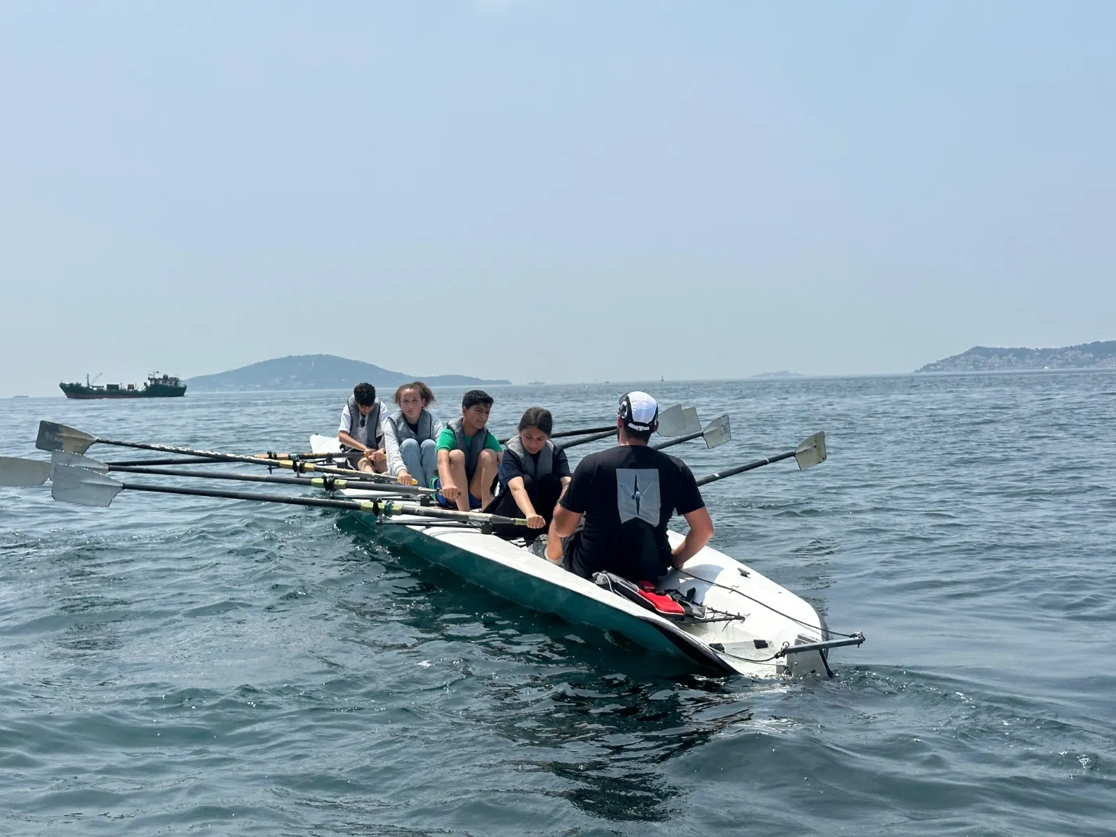 Sultanbeyli Tarih Yazıyor: Aydos İmam Hatip Ortaokulu Türkiye’nin İlk Ortaokul Kürek Kulübünü Kurdu!