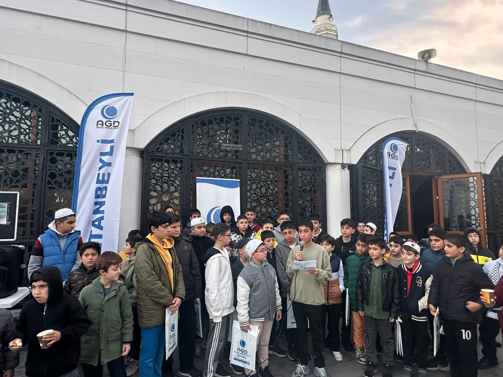 Manşet: Kudüs İçin Kıyama Kalk: Sabah Namazında Anlamlı Buluşma