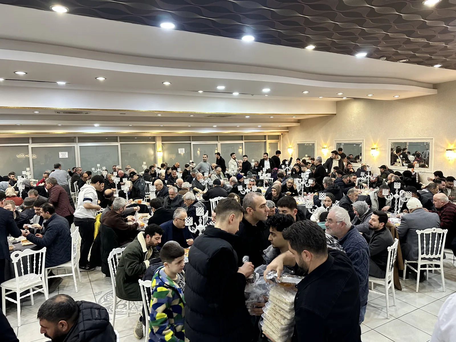 Sultanbeyli Samsunlular Derneği’nin Geleneksel 15. İftar Proğramında Salon Doldu Taştı