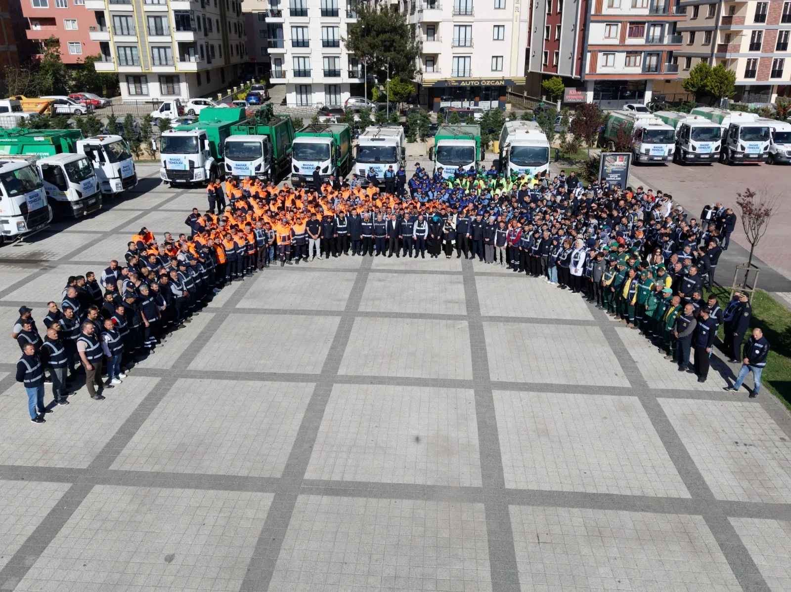 SULTANBEYLİ'DE 66 ARAÇ VE 482 PERSONELLE ‘BAHAR TEMİZLİĞİ’ BAŞLADI